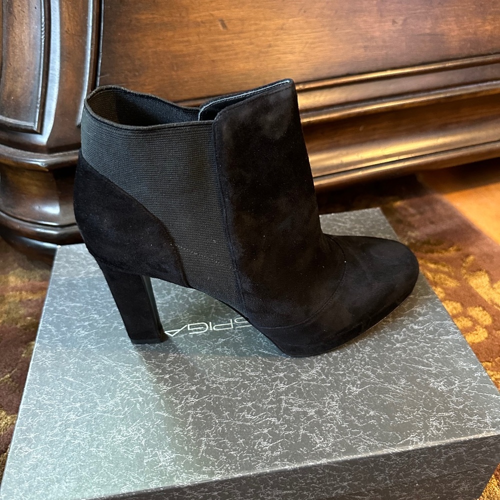 NEW- NEVER WORN Via Spiga Tocarra Ankle Boot